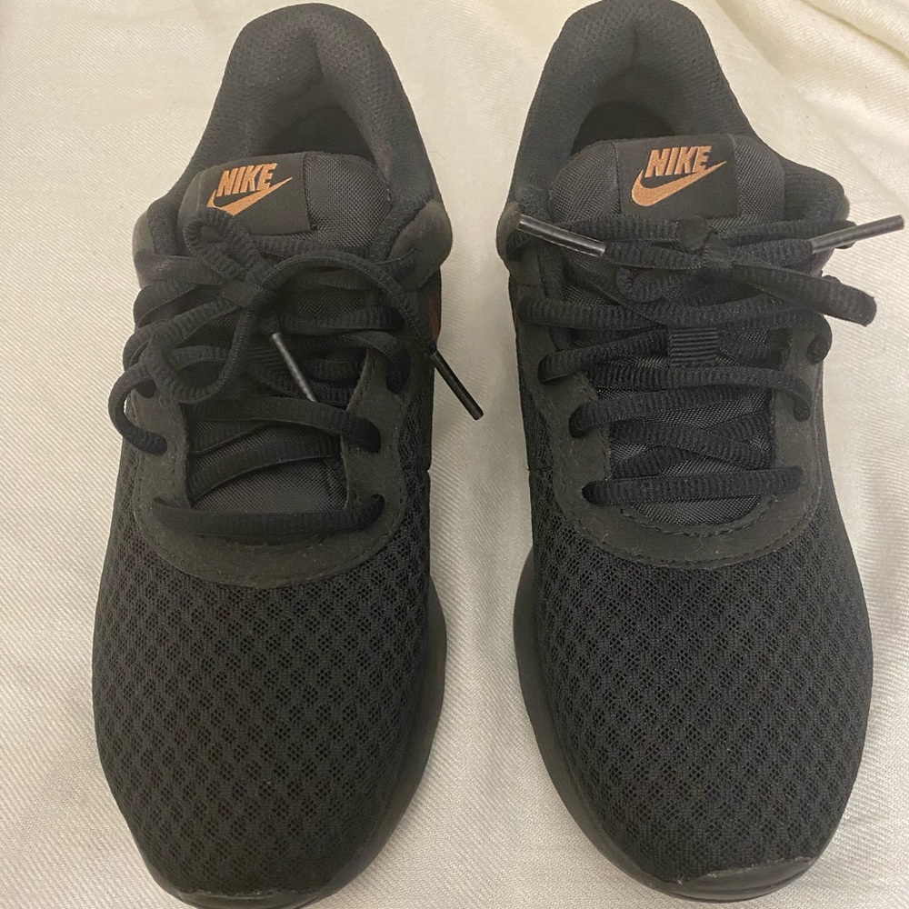 Nike Women’s Tanjun Sneaker